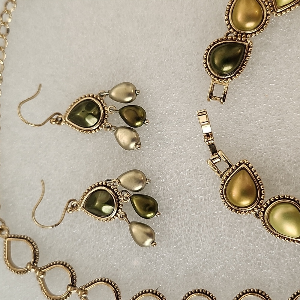 Necklace, Bracelet & Earrings Set All 3 sold together - Picture 9 of 13